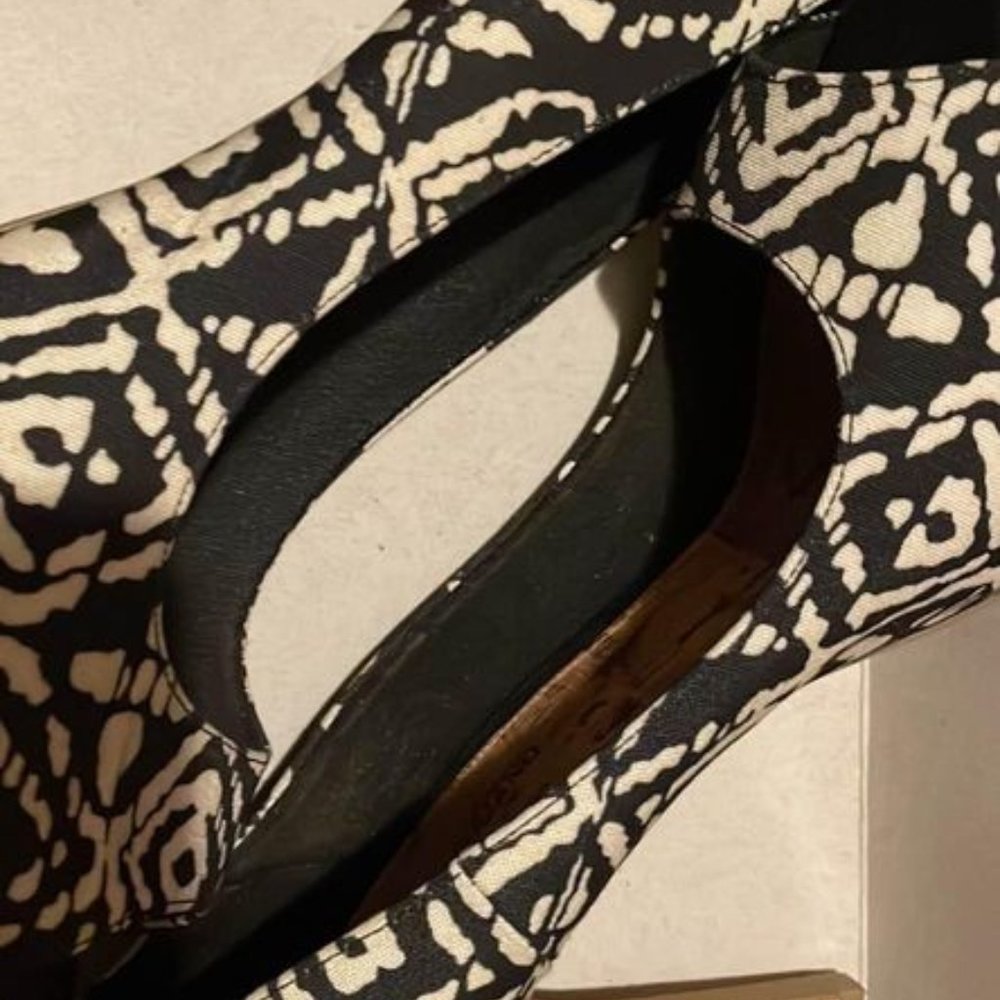 Peep Toe Black N White Heel